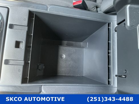 Used 2019 Nissan Titan SV w/ SV Convenience Package AWD/4WD image 25