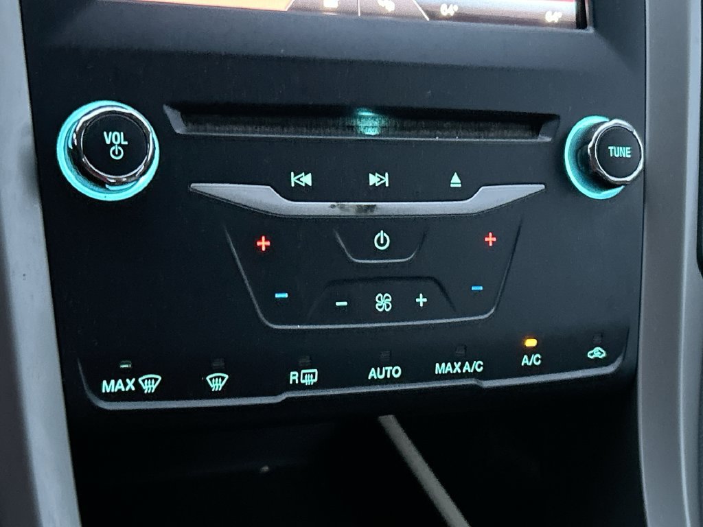 Used 2013 Ford Fusion SE FWD image 22
