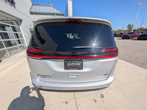 New 2026 Chrysler Pacifica Select w/ S Appearance Package image 10