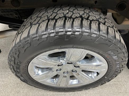 Used 2018 GMC Sierra 1500 SLT AWD/4WD image 17