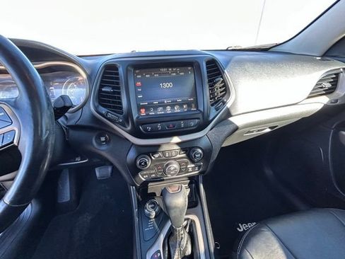 Used 2018 Jeep Cherokee Limited w/ Technology Group image 18