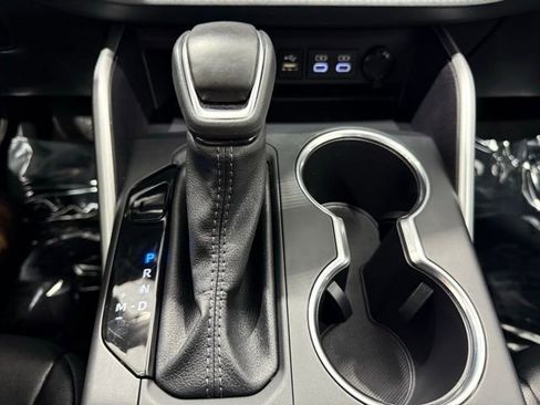 Used 2025 Toyota Highlander Platinum image 41