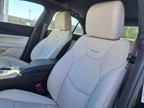 Used 2025 Cadillac CT4 Premium Luxury image 11