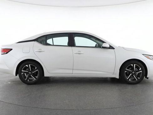 Used 2025 Nissan Sentra SV FWD image 11