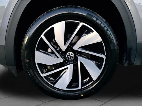Used 2025 Volkswagen Atlas SE AWD/4WD image 11