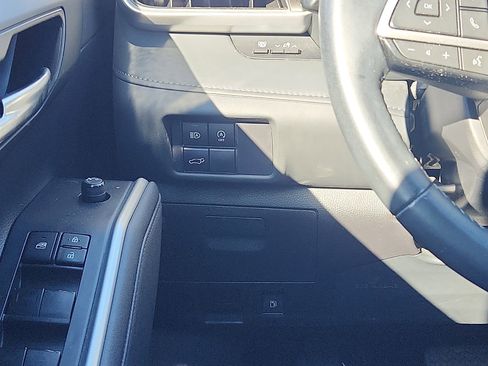 Used 2023 Toyota Highlander XLE AWD/4WD image 13