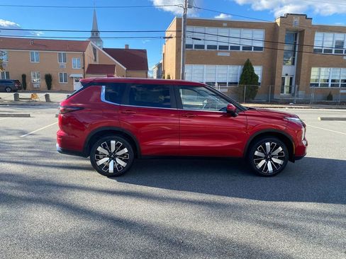 New 2025 Mitsubishi Outlander SE image 4