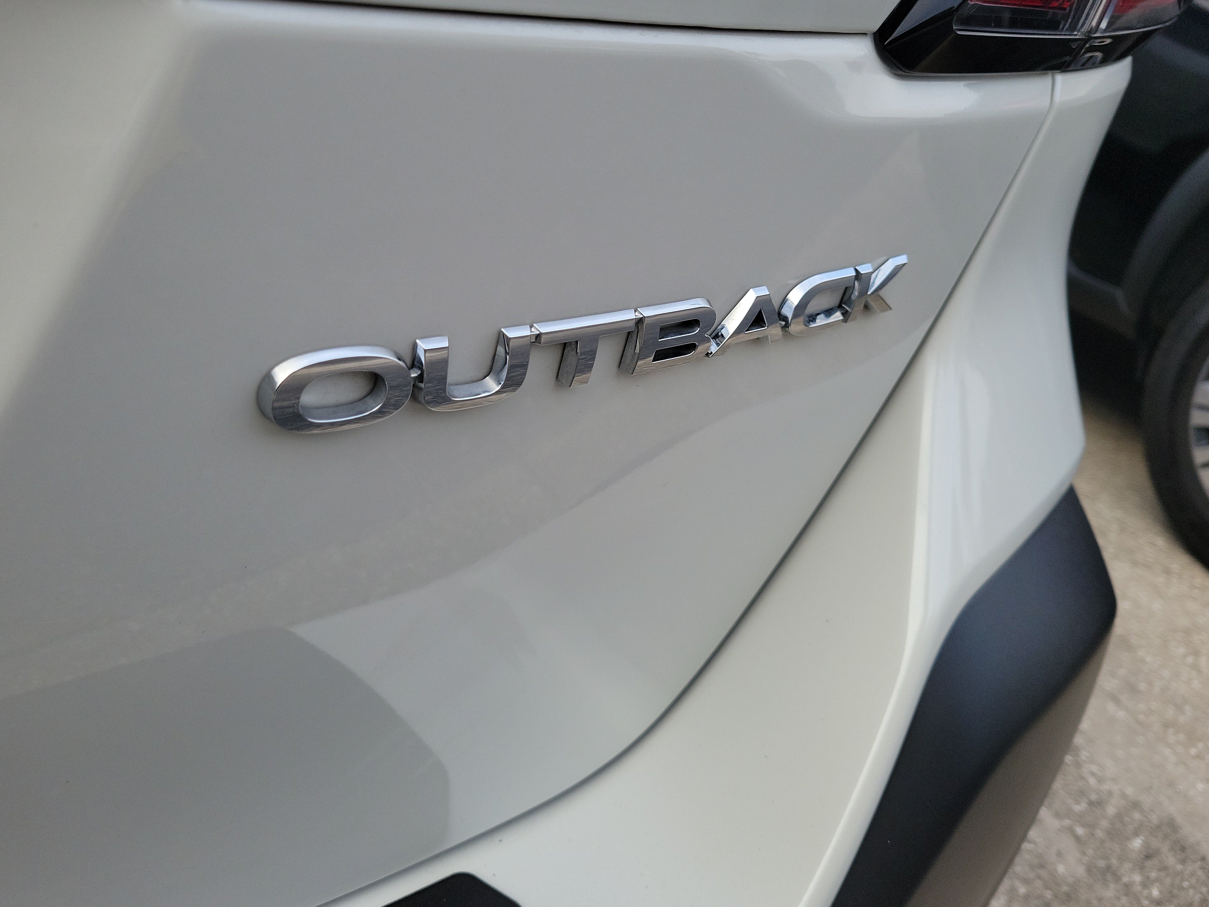 Used 2025 Subaru Outback Limited w/ Popular Package #2 AWD/4WD image 9