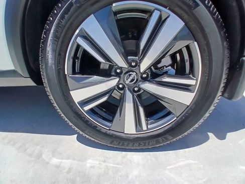 Used 2023 Nissan Rogue SL FWD image 10