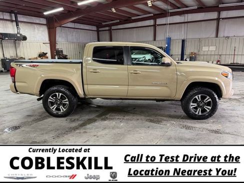 Used 2017 Toyota Tacoma 4x4 Double Cab image 3