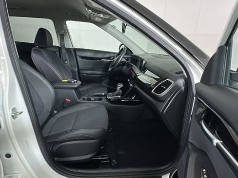 Used 2024 Kia Seltos S AWD/4WD image 30