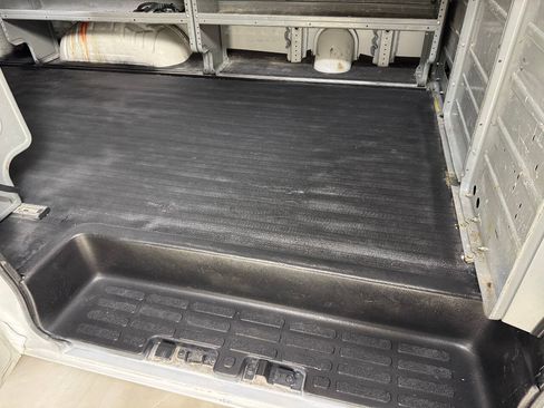 Used 2016 Chevrolet Express 2500 RWD image 30