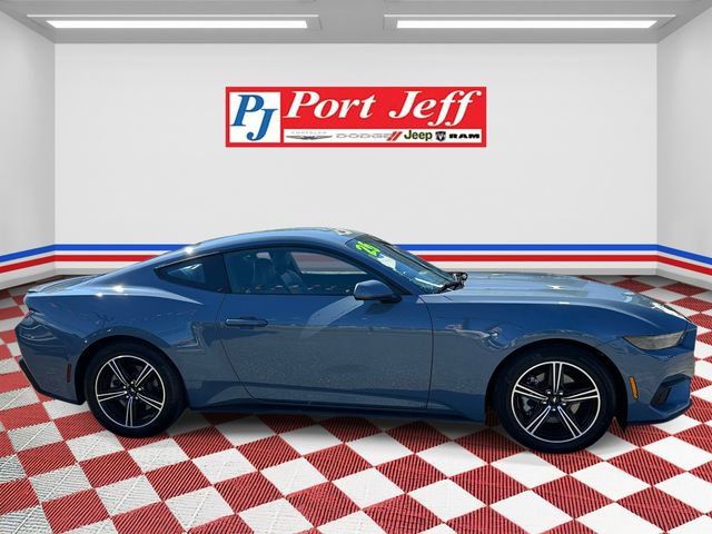 Used 2025 Ford Mustang Premium RWD image 3