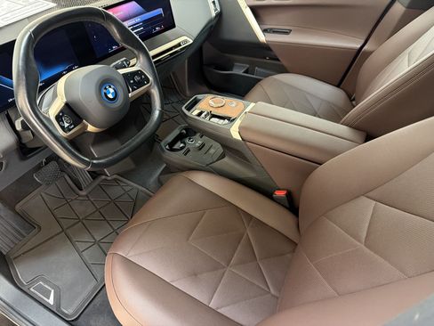 Used 2023 BMW iX xDrive50 w/ Premium Package AWD/4WD image 4