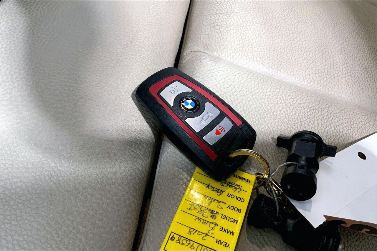 Used 2018 BMW 330i Sedan RWD image 19