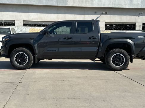 Used 2026 Toyota Tacoma TRD Off-Road AWD/4WD image 6
