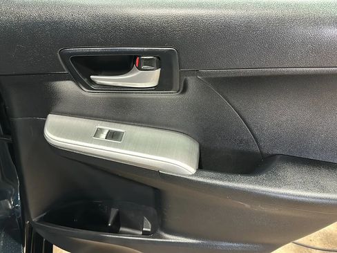 Used 2013 Toyota Camry SE image 15