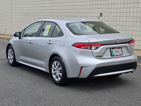 Used 2020 Toyota Corolla LE FWD image 5