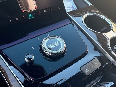 Used 2025 Cadillac Escalade Sport Platinum image 10