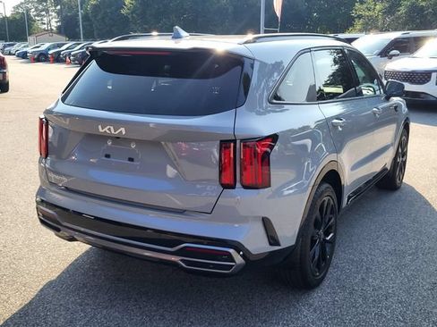 Certified 2023 Kia Sorento SX FWD image 2
