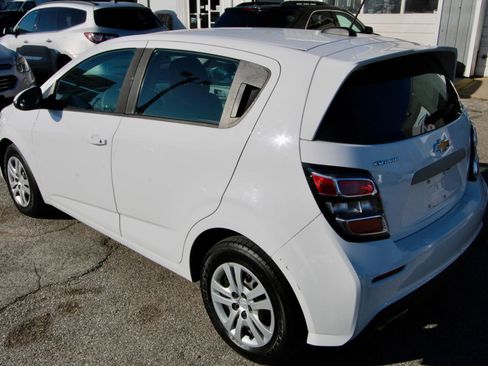 Used 2017 Chevrolet Sonic LT image 4