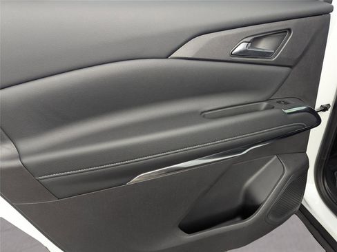 New 2026 Chevrolet Traverse LT w/ Driver Confidence Package FWD image 26