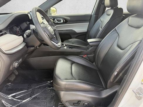 Used 2025 Jeep Compass Limited image 9