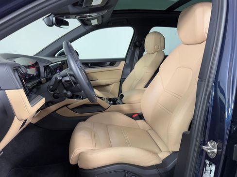 Used 2025 Porsche Cayenne S image 5