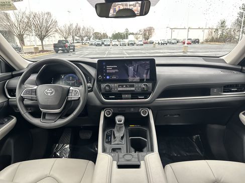 Certified 2025 Toyota Grand Highlander FWD image 28