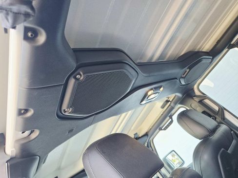 Used 2023 Jeep Gladiator Mojave w/ LED Lighting Group AWD/4WD image 11