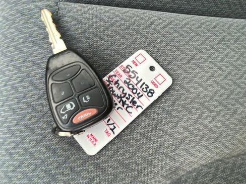 Used 2004 Chrysler Town & Country Touring FWD image 39
