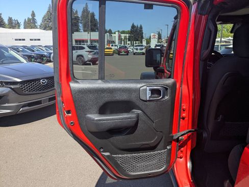 Used 2024 Jeep Wrangler Unlimited Rubicon 4xe AWD/4WD image 11
