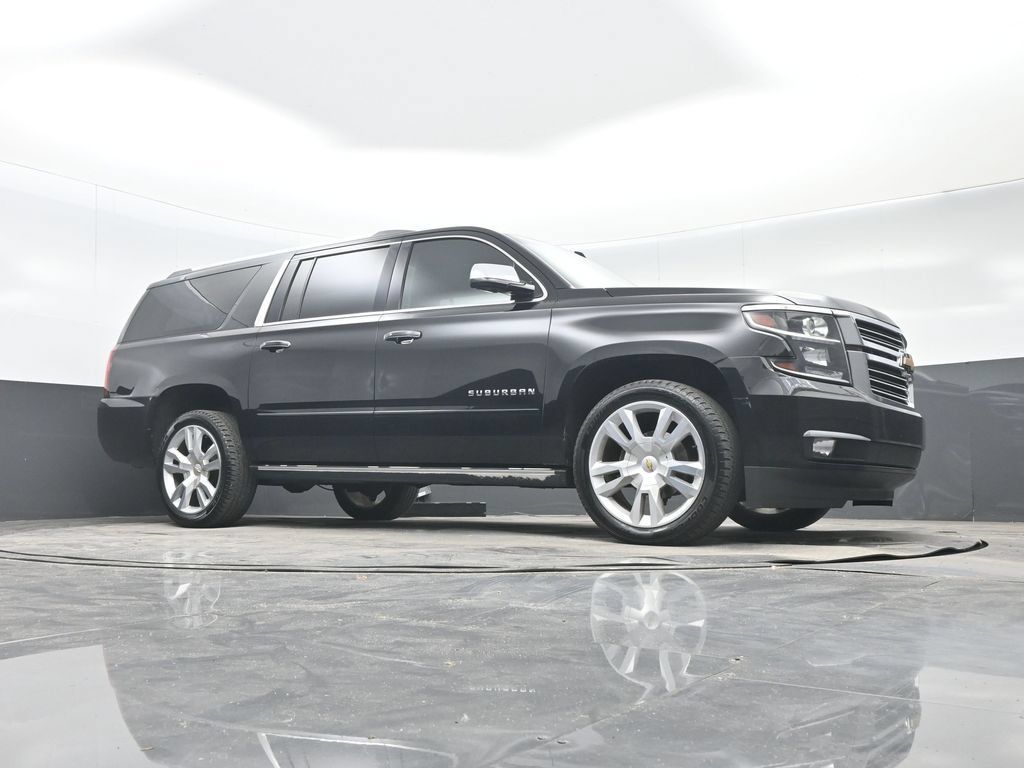 Used 2018 Chevrolet Suburban Premier AWD/4WD image 32