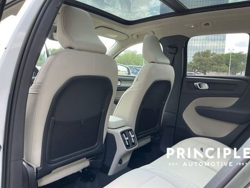 Certified 2023 Volvo XC40 B5 Plus w/ Protection Package Premier AWD/4WD image 29