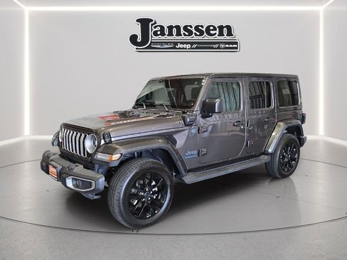 Used 2025 Jeep Wrangler Unlimited Sahara AWD/4WD image 1