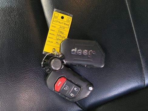 Used 2019 Jeep Wrangler Unlimited Sahara AWD/4WD image 36