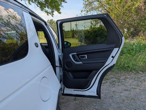 Used 2019 Land Rover Discovery Sport HSE AWD/4WD image 12