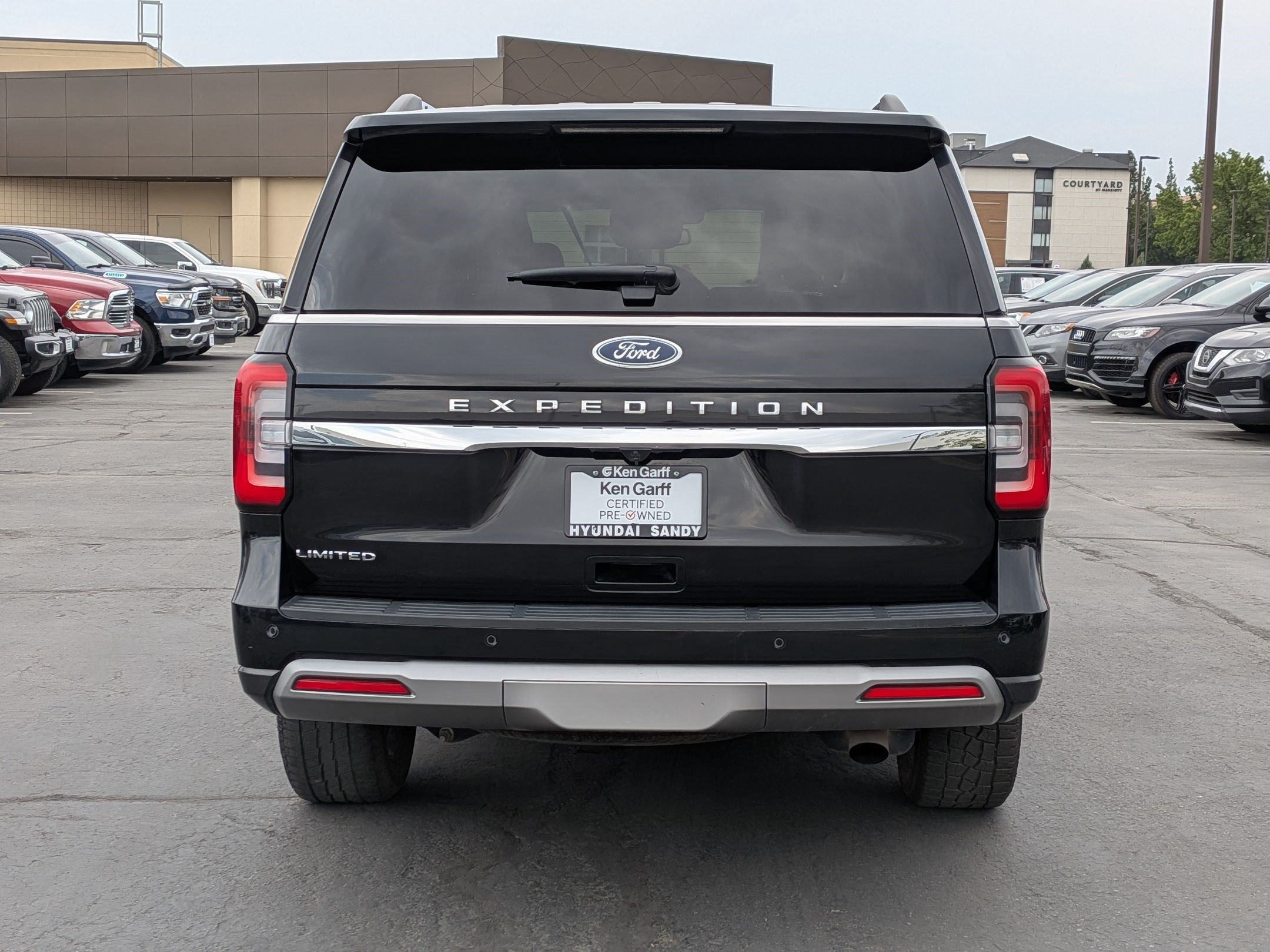 Used 2024 Ford Expedition Limited AWD/4WD image 5