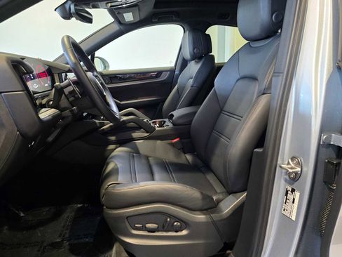 Used 2024 Porsche Cayenne Coupe image 5