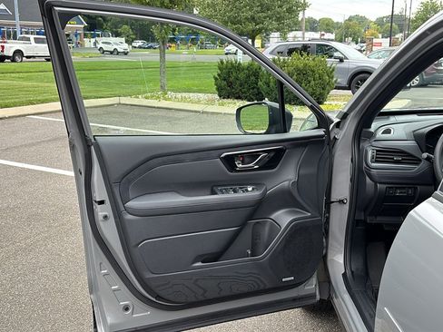 Used 2025 Subaru Forester Limited AWD/4WD image 8