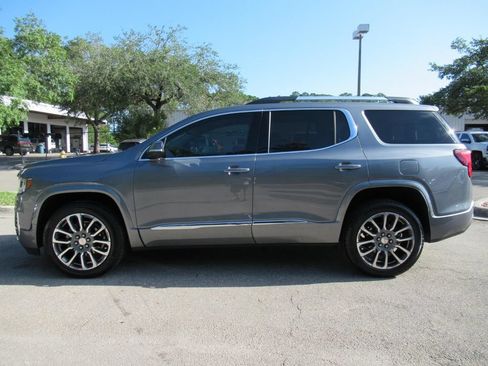 Used 2021 GMC Acadia Denali w/ Denali Technology Package FWD image 4