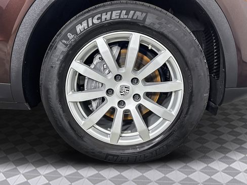 Used 2020 Porsche Cayenne Base image 31