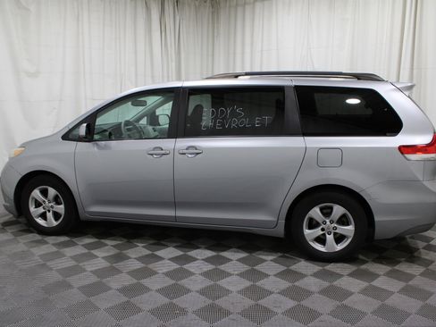 Used 2011 Toyota Sienna LE image 6