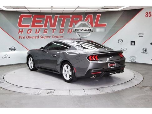 Used 2025 Ford Mustang Premium RWD image 3