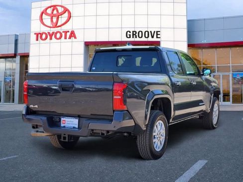 Used 2026 Toyota Tacoma SR5 w/ SR5 Upgrade Package AWD/4WD image 6