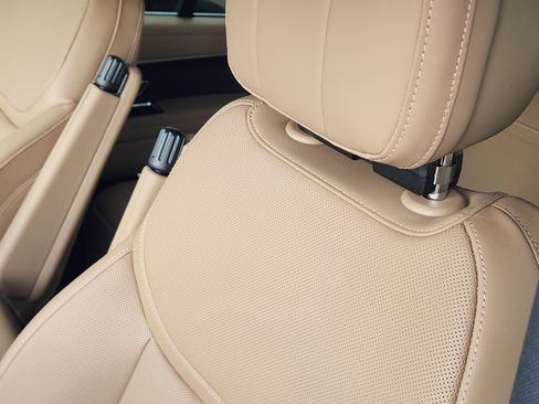 New 2026 Land Rover Range Rover SE image 15