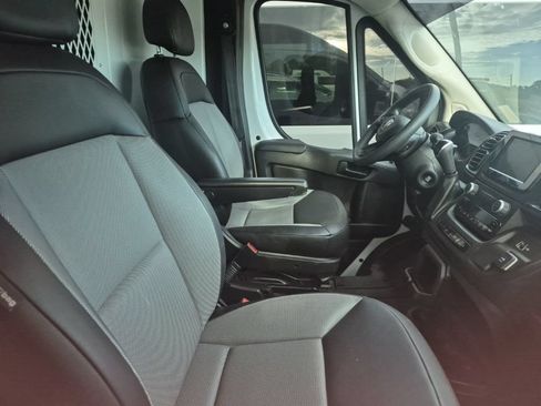 Used 2024 RAM ProMaster 2500 w/ Convenience Group FWD image 30