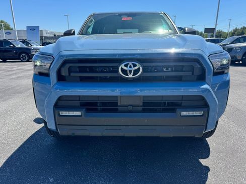 Used 2025 Toyota 4Runner SR5 AWD/4WD image 8