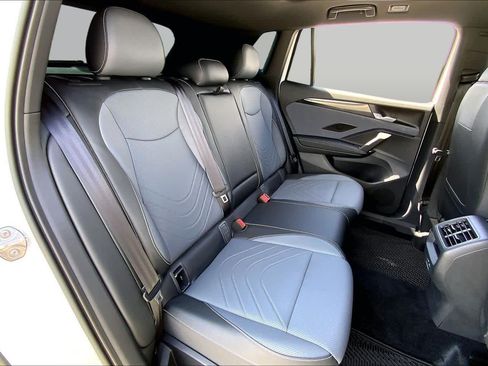 Used 2025 Volkswagen Tiguan SE R-Line AWD/4WD image 19