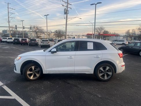 Used 2023 Audi Q5 2.0T Premium w/ Convenience Package image 3